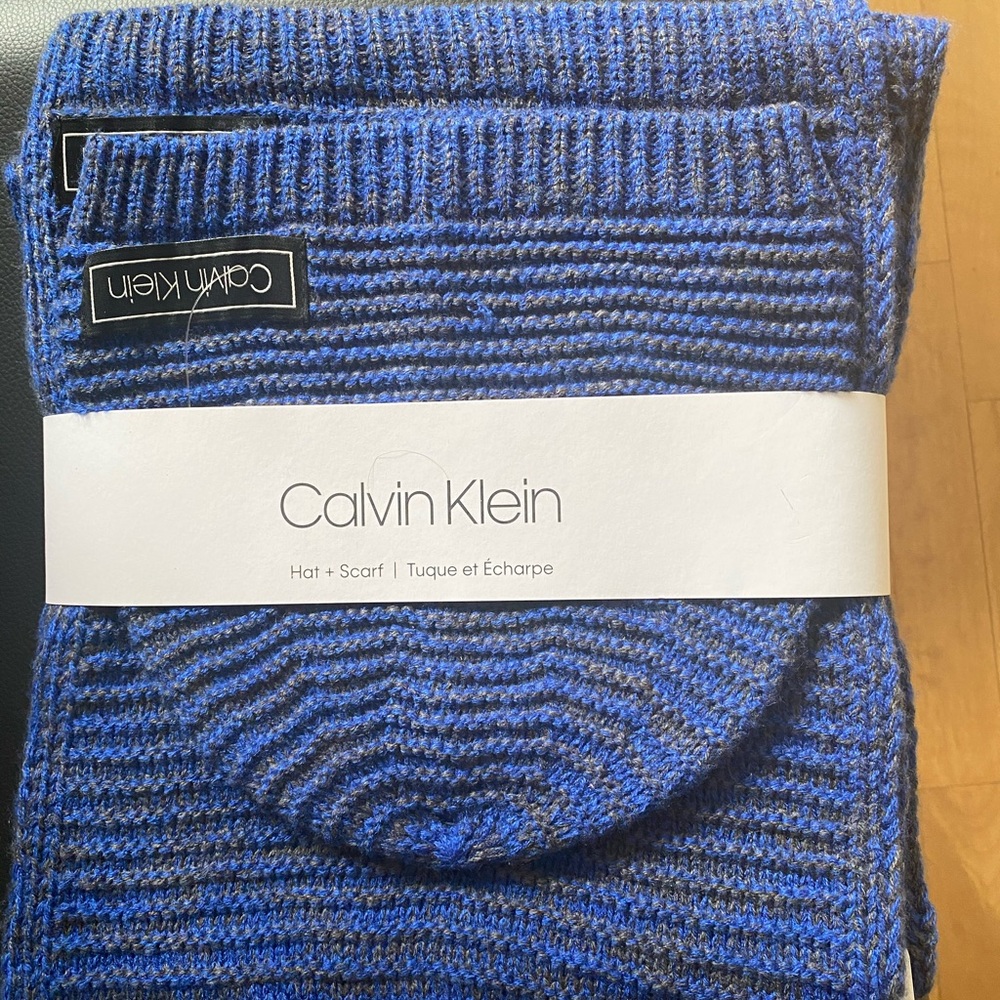 Calvin Klein - Hat and Scarf set